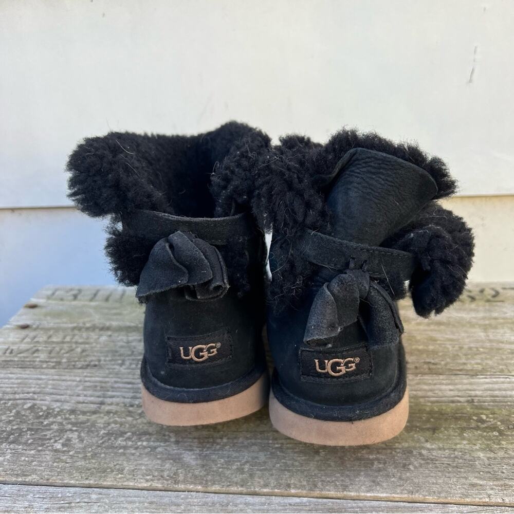 Ugg Kandice Boot Black Suede Bow Back Youth Size 6 Style 1013274Y - Picture 4 of 6